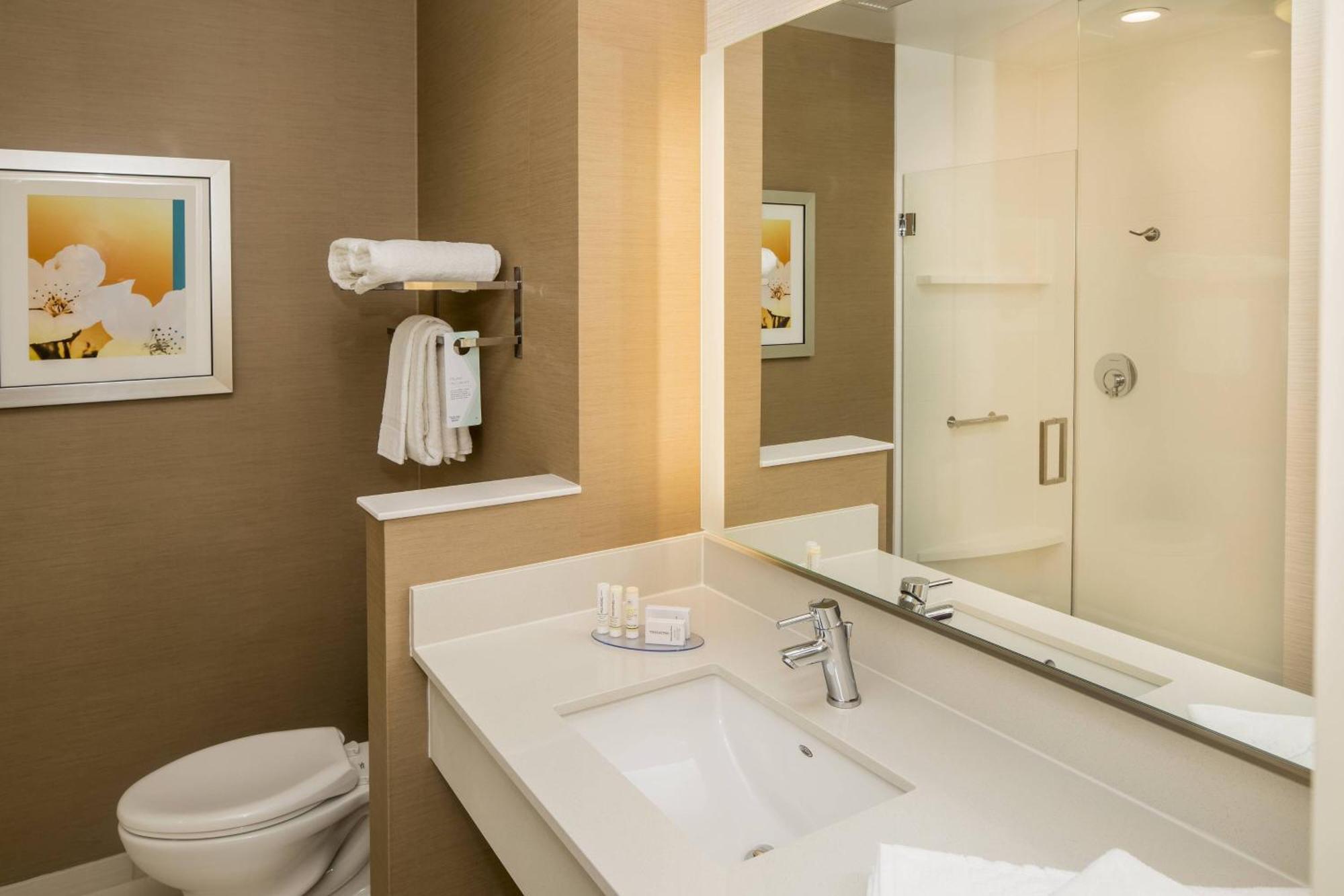 Fairfield & By Marriott Pittsburgh North/mccandless Crossing Hotel 3*