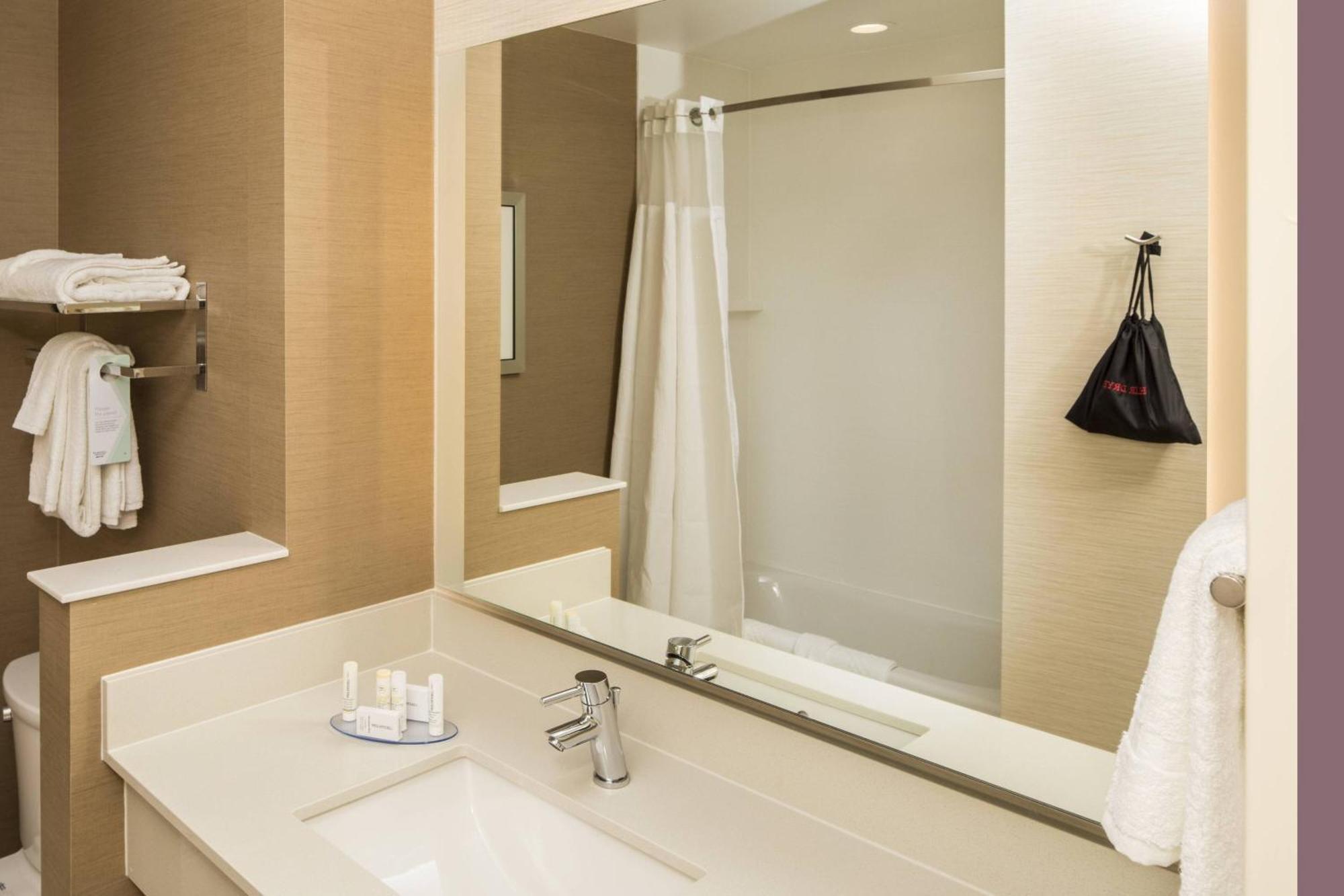 Hotel Fairfield & By Marriott Pittsburgh North/mccandless Crossing 3*