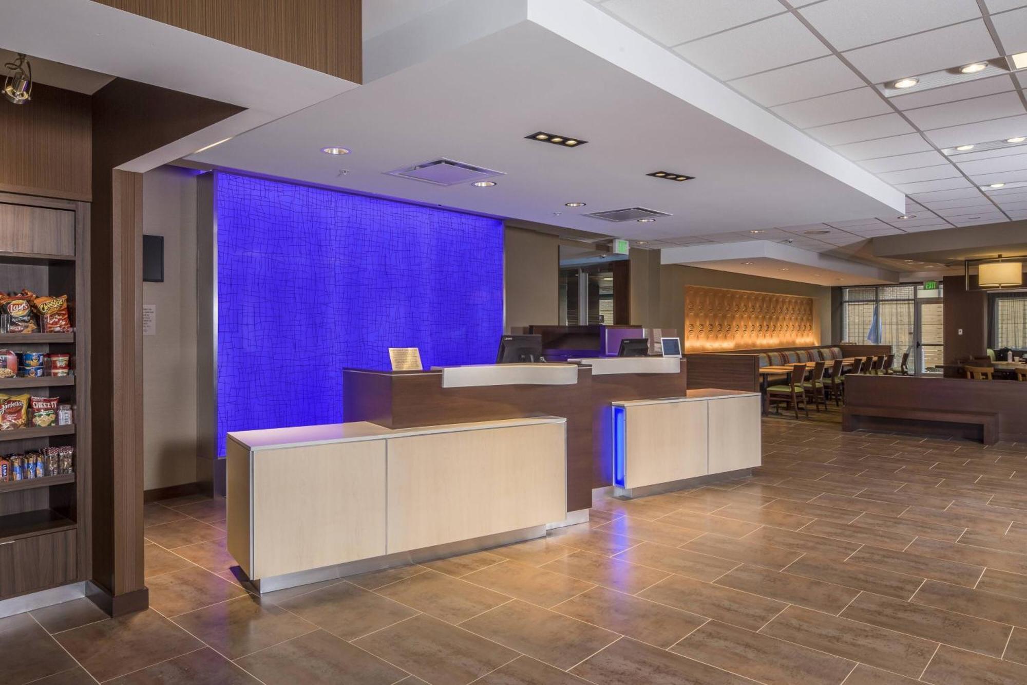 Hotel Fairfield & By Marriott Pittsburgh North/mccandless Crossing 3*